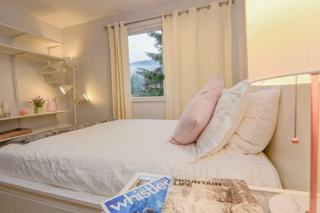 Newly Renovated Whistler Studio Екстер'єр фото