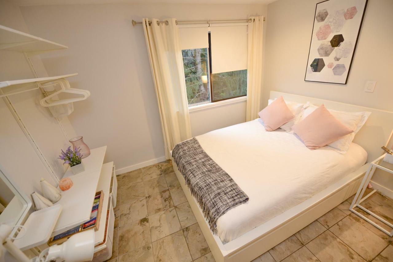 Newly Renovated Whistler Studio Екстер'єр фото